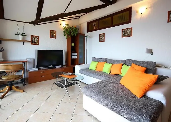 With Parking Space - 23795 * オパティヤ